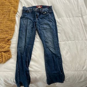Lightly worn Lucky Brand sofia straight jeans. Size 8/29 waist.